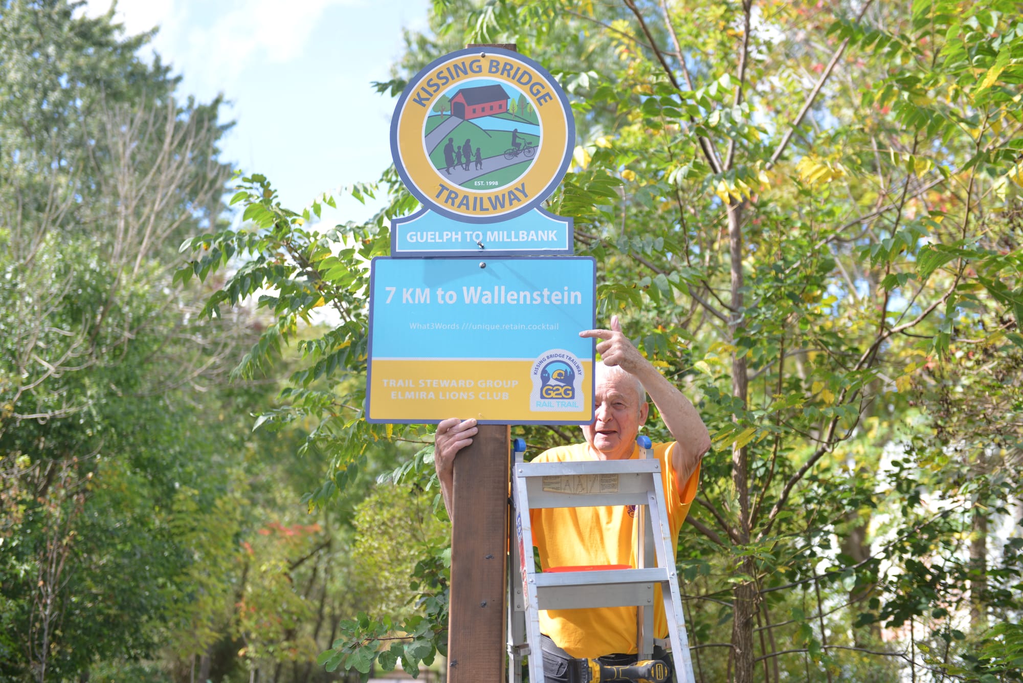 Updated wayfinding signs installed along Kissing Bridge Trailway