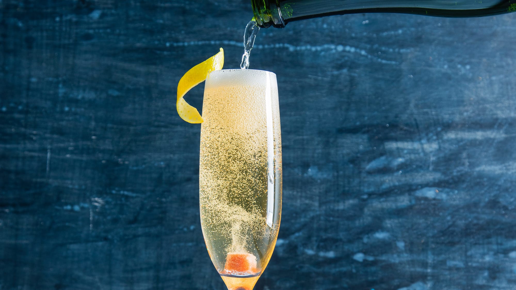 Here's how to make a cocktail that sparkles