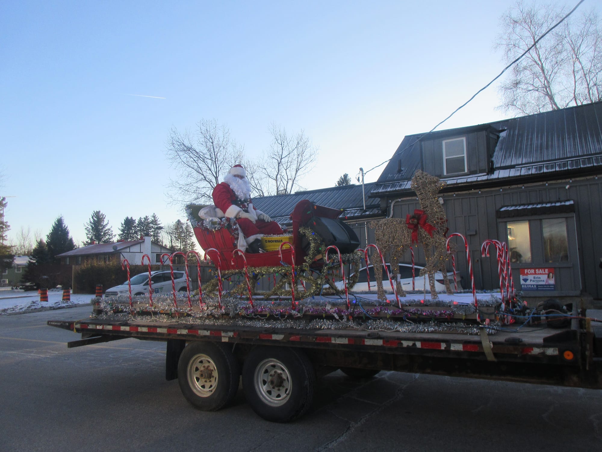                      Santa Claus came to Maryhill                             
                     