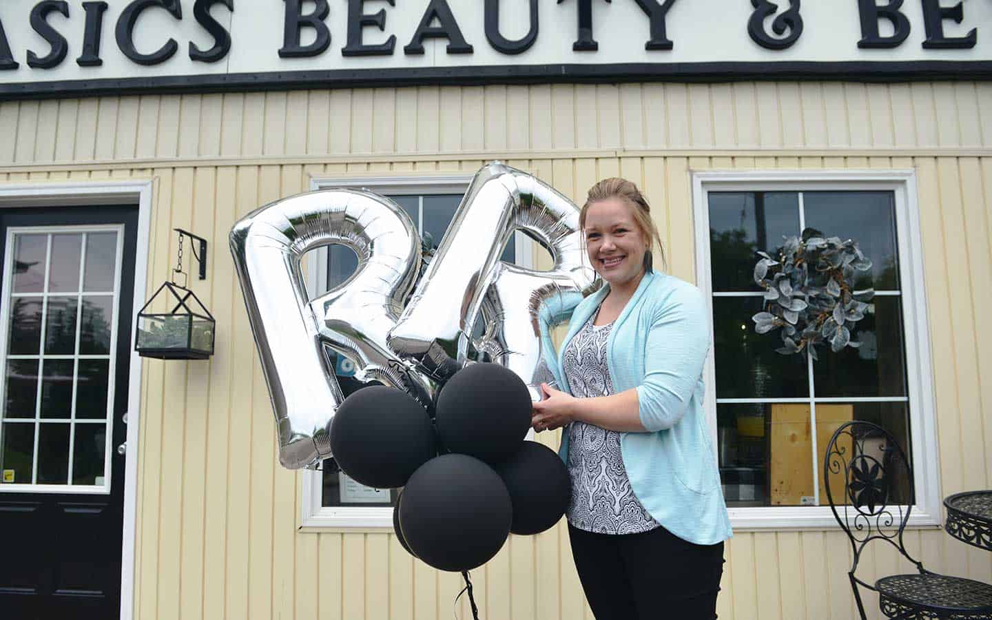                      Elmira salon gets makeover                             
                     