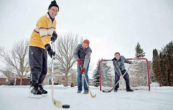 Outdoor rink enthusiasts greet winter’s cold return